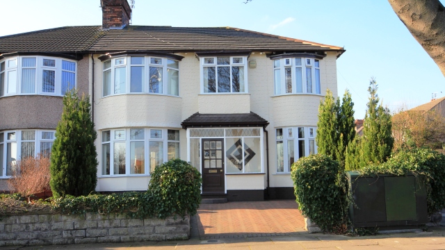 4 Bedroom Semi Detached For Sale in Brodie Avenue Mossley Hill