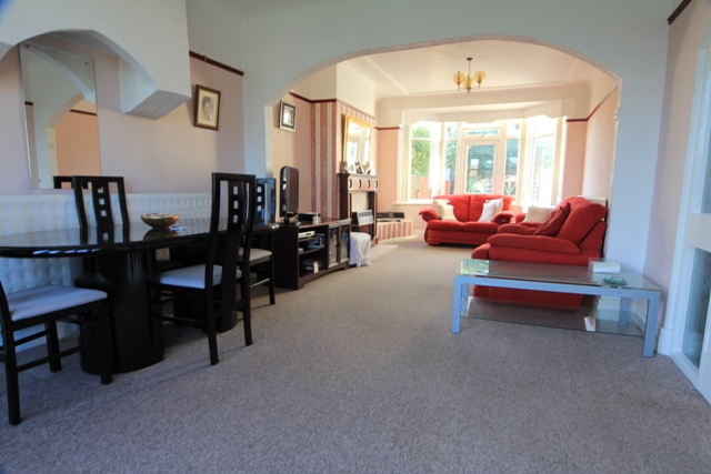 4 Bedroom Semi Detached For Sale in Brodie Avenue Mossley Hill